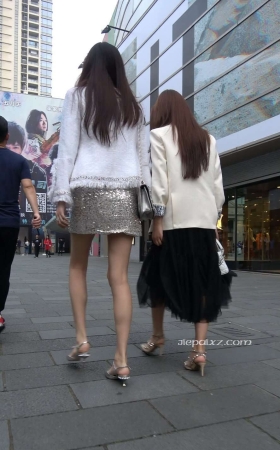 4K - 性感苗条大长腿街拍短裙高跟街拍美女 [793 MB/MP4]