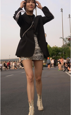 白嫩美腿小姐姐