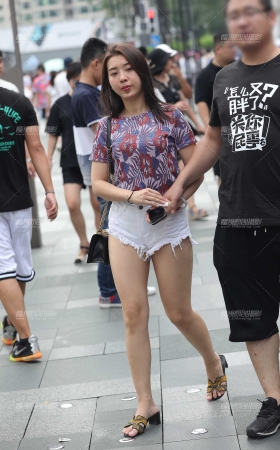 丰满的热裤 [13P]