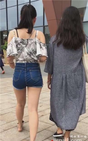 街拍吊带衫丰臀高腰热裤美女 [2.75 GB]