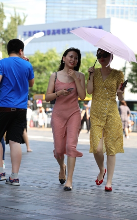 风的功劳，诱人的美女