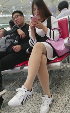 车站丰腴的肉丝妹子