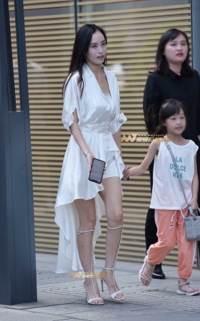 气质连衣裙美女 [11P]