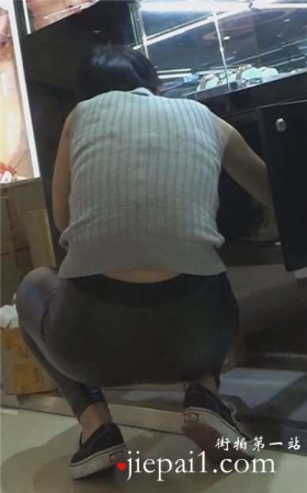 4k-打包快递的紧身皮裤老板娘 [514 MB]
