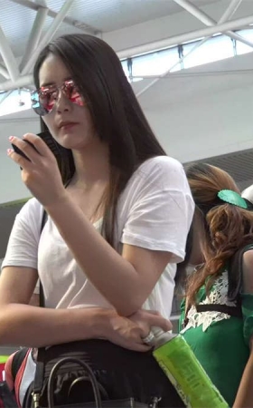 茫茫旅客中能出现这样的美女是多么不易