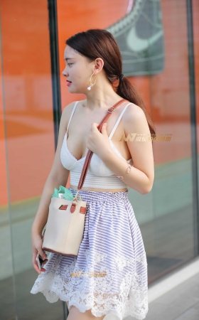 低胸吊带上衣 夏日炎炎秀出性感 [18P]