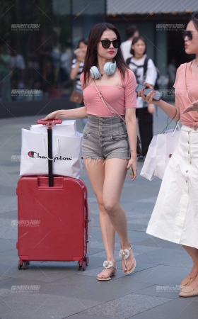 热裤美女 [14P]
