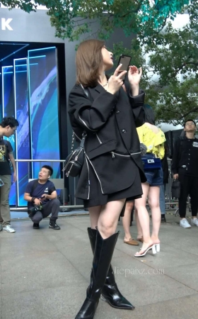 4K - 长靴时尚美女 [1.33 GB/MP4]