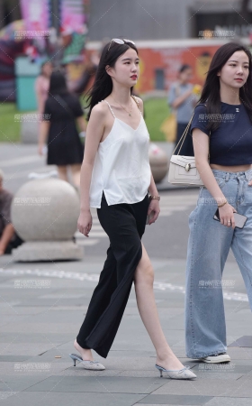 漂亮小姐姐 [13P]