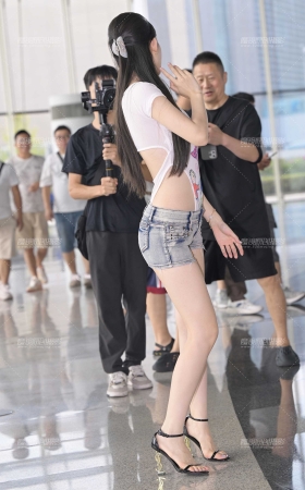 白嫩牛仔热裤 [19P]