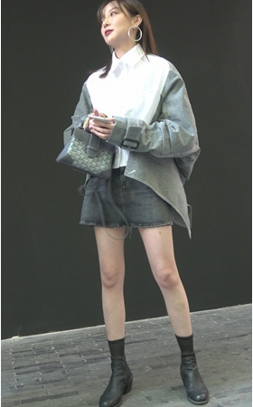 黑靴牛仔裙美女