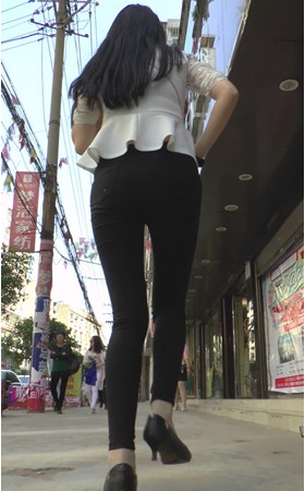 黑裤小妹