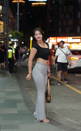 饱满诱人少妇