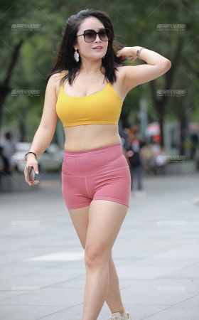 丰满瑜伽热裤小姐姐 [17P]