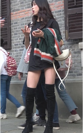 黑色高靴小姐姐