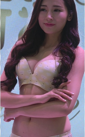 黄色内衣美女