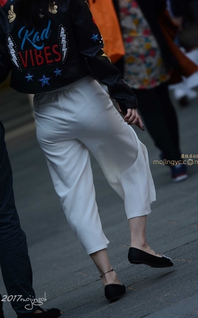 咔喳赛42 又薄又透，像穿个内裤逛街（16p） [16P]