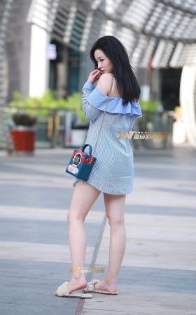 摆拍的妩媚女孩 [12P]