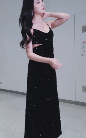 黑色长裙美女