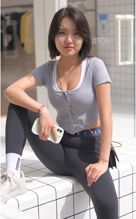 黑色瑜伽裤美女【套图+视频】