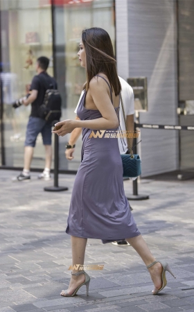 时尚性感的吊带裙美女 [21P]