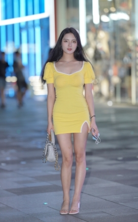 黄裙美女