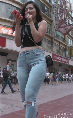街拍丰臀紧身牛仔裤高颜值小姐姐 [2.61 GB]