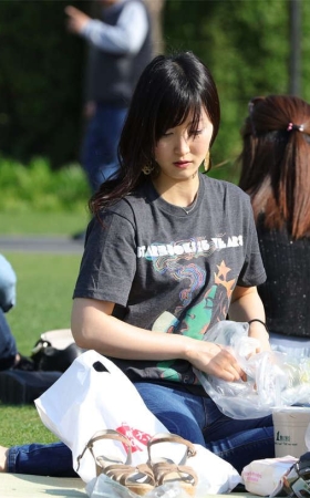 No1625 俊俏的日本姑娘感觉到我的目光，却不知哪里才是重点