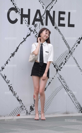 白皙美腿小姐姐 [19P]