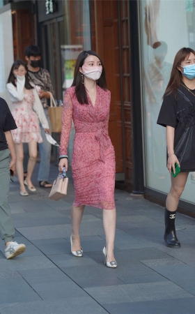 碎花裙少妇