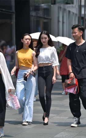视觉冲击街拍作品 - 搭讪极品蜜桃裤小姐姐