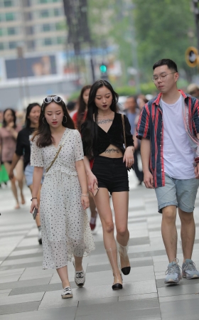 纹身小姐姐