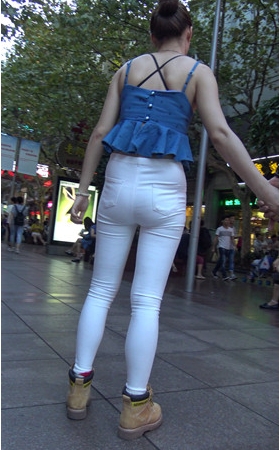 紧身白裤美女
