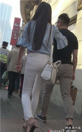 4K - 街拍极品美腿紧身白裤粉高跟美眉 [1.12 GB]