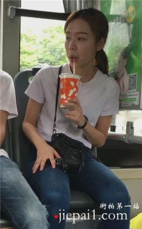 一路跟着紧身蓝牛小清新美眉  [1.74 GB]