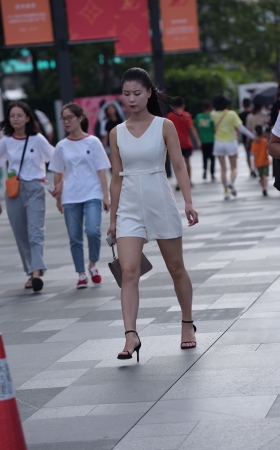 短裤美女