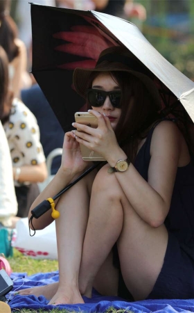 No1087 美女矜持最后还是失守，足底被拍还略带原味