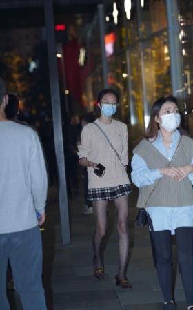 大长腿黑丝靓女