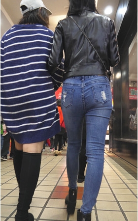 蓝色牛仔裤MM