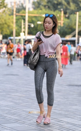 灰色紧身瑜伽裤少妇 [15P]