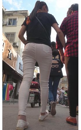 白裤紧身透红小妹