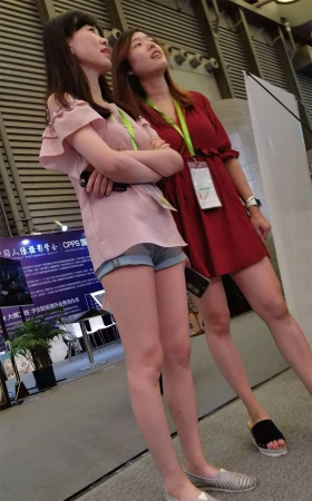 超短牛仔热裤修长笔直美腿