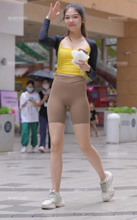 灰色短裤女孩 [42P]
