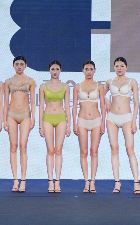 内衣秀 [19P]