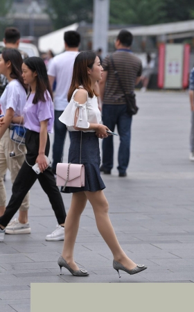肉丝小姐姐独自逛街3A328[367M]