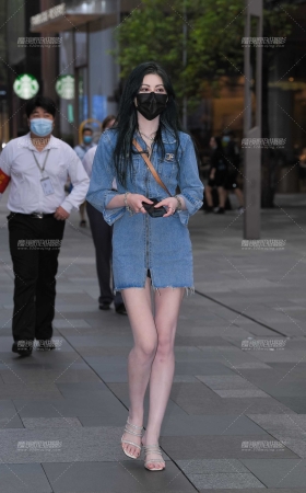 牛仔裙白腿美女 [20P]