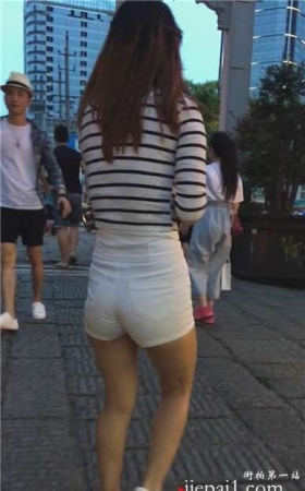 街拍膏药热裤的妞 [1.10 GB]