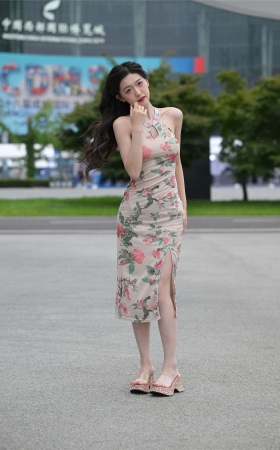 任绵绵美足旗袍风