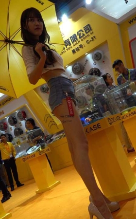 4K-超级大长腿高腰热裤饱满三角区女神姐姐
