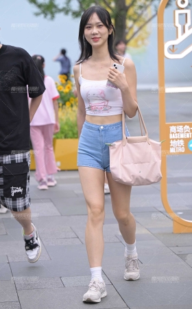 爱笑热裤小妹 [15P]